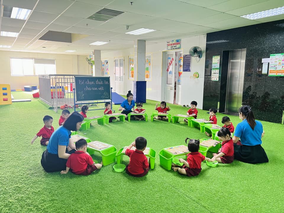 HOẠT ĐỘNG “TÌM THỨC ĂN CHO CON VẬT”