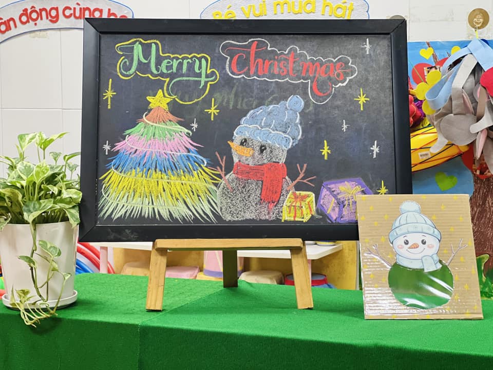 MERRY CHRISTMAS – BÉ KHÉO TAY LÀM NGƯỜI TUYẾT