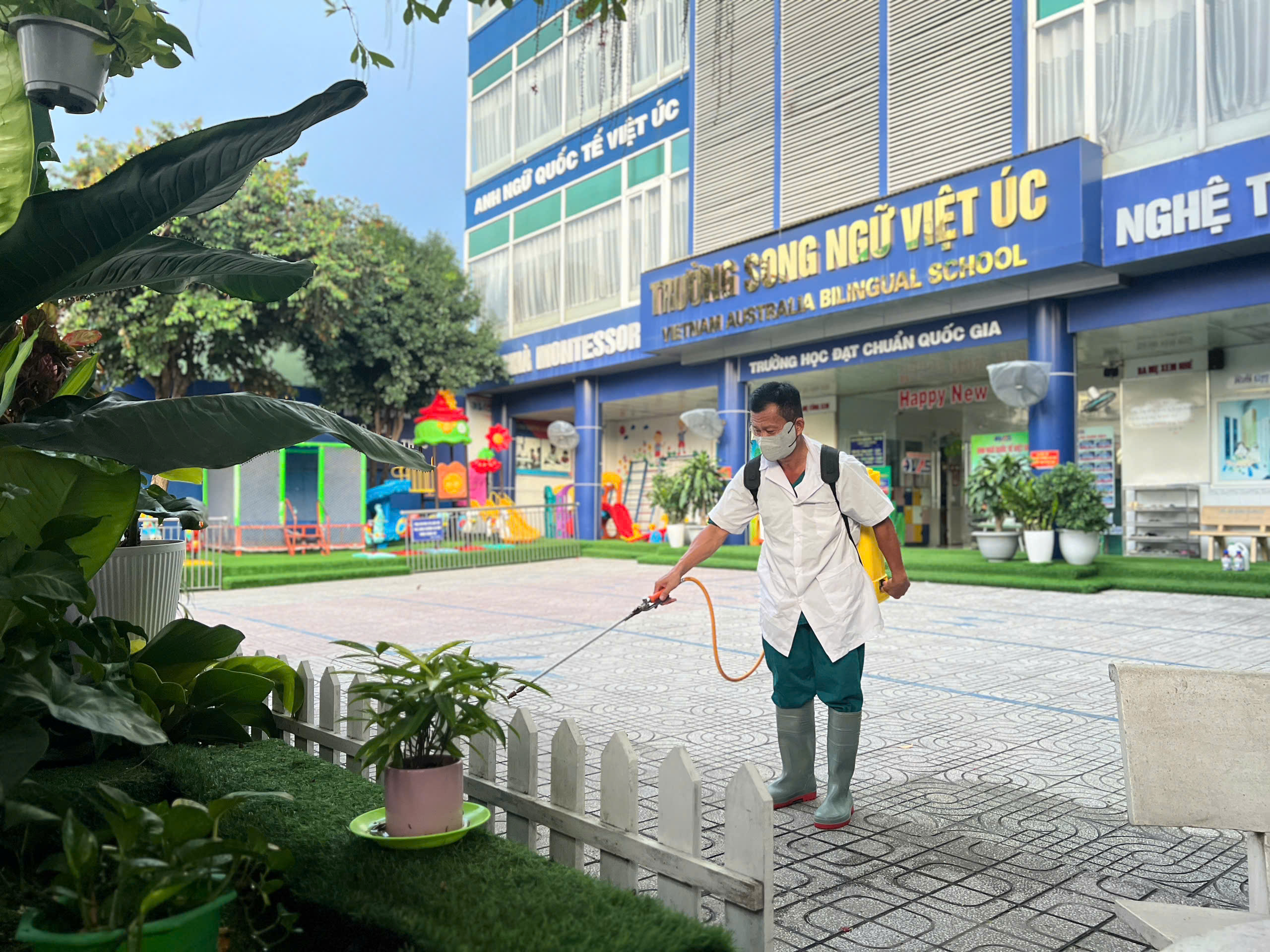 KHỬ, XỊT THUỐC MUỖI – ĐẢM BẢO MÔI TRƯỜNG AN TOÀN CHO CÁC BÉ